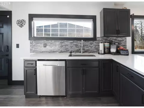 Kitchen - 153 SE James St, Camas, WA 98607 photo 3 of 8