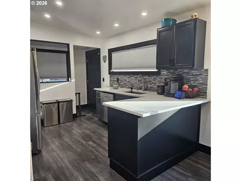 Kitchen - 153 SE James St, Camas, WA 98607 photo 7 of 8