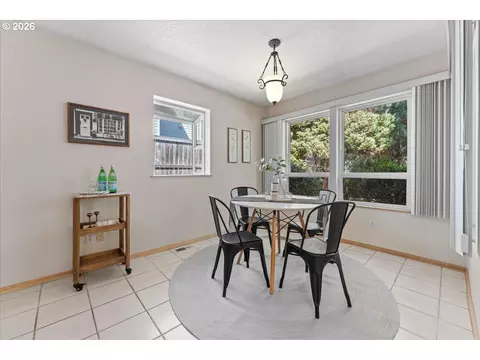 Dining - 36740 Eldridge Dr, Sandy, OR 97055 photo 2 of 2