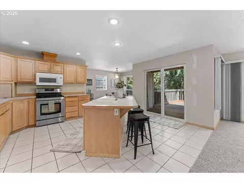 Kitchen - 36740 Eldridge Dr, Sandy, OR 97055 photo 2 of 4