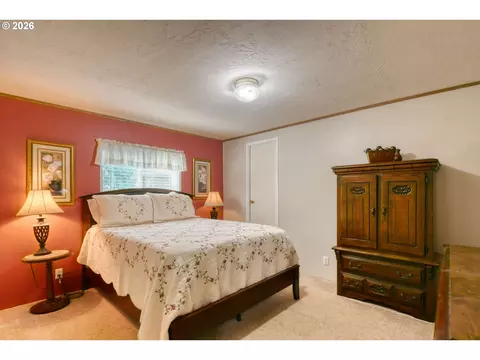 Bedroom - 1345 SW 37th St, Pendleton, OR 97801 photo 4 of 4