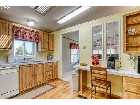 Kitchen - 1345 SW 37th St, Pendleton, OR 97801 photo 2 of 2
