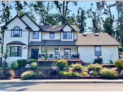 710 Mill St, Silverton, OR 97381