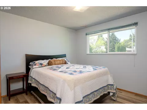 Bedroom - 1560 NE Cochran Dr, Gresham, OR 97030 photo 2 of 2