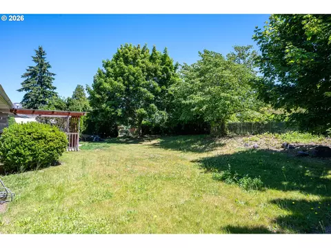 Exterior - 1560 NE Cochran Dr, Gresham, OR 97030 photo 1 of 7