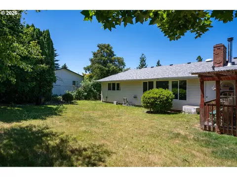 Exterior - 1560 NE Cochran Dr, Gresham, OR 97030 photo 5 of 7