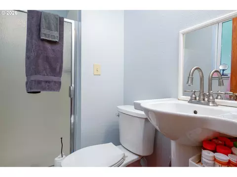 Bath - 1560 NE Cochran Dr, Gresham, OR 97030 photo 3 of 3