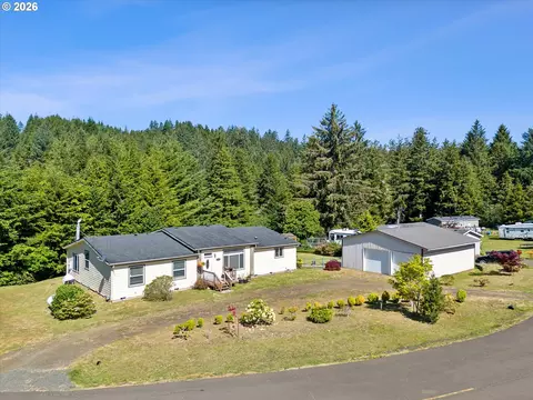 1380 SE Virginia Pl, Waldport, OR 97394