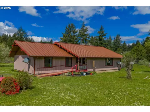 60192 Fairview Rd, Coquille, OR 97423