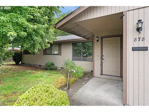 878 NE Thomas Ct, Hillsboro, OR 97124