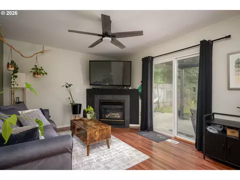 Living - 1322 SE La Mesa Ave, Gresham, OR 97080 photo 5 of 5