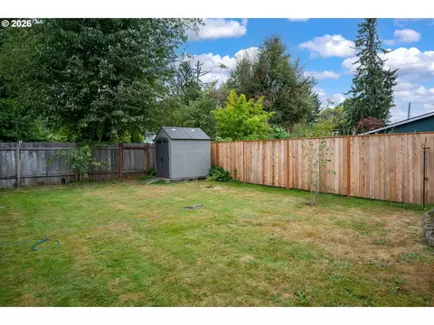 Exterior - 1322 SE La Mesa Ave, Gresham, OR 97080 photo 7 of 13