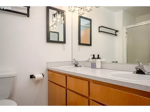 Bath - 1322 SE La Mesa Ave, Gresham, OR 97080 photo 1 of 3