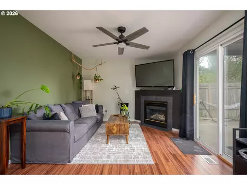 Living - 1322 SE La Mesa Ave, Gresham, OR 97080 photo 4 of 5