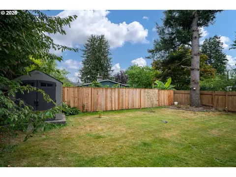 Exterior - 1322 SE La Mesa Ave, Gresham, OR 97080 photo 6 of 13