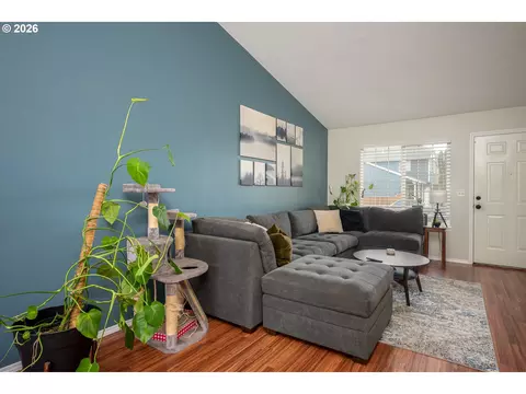 Living - 1322 SE La Mesa Ave, Gresham, OR 97080 photo 2 of 5