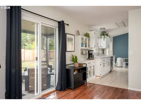 Entry Way - 1322 SE La Mesa Ave, Gresham, OR 97080 photo 1 of 1