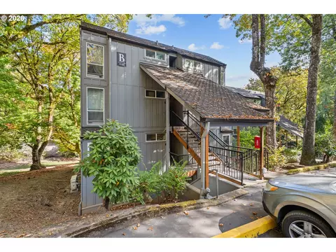 100 Kerr Pkwy #6, Lake Oswego, OR 97035