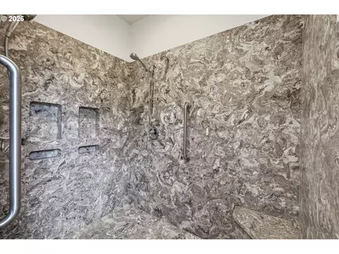 Bath - 106 Hansen Ln, Eugene, OR 97404 photo 2 of 3