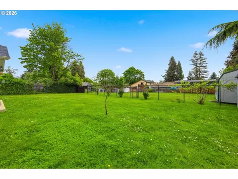 Exterior - 106 Hansen Ln, Eugene, OR 97404 photo 11 of 12