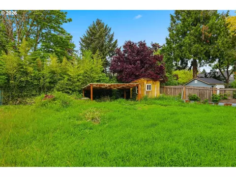 Exterior - 106 Hansen Ln, Eugene, OR 97404 photo 6 of 12