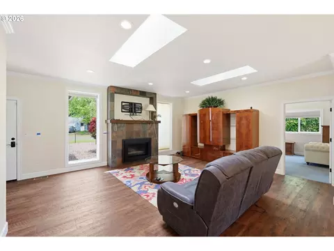 Living - 106 Hansen Ln, Eugene, OR 97404 photo 3 of 5