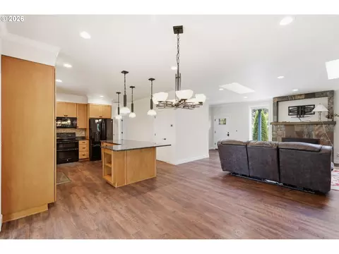 Living - 106 Hansen Ln, Eugene, OR 97404 photo 5 of 5