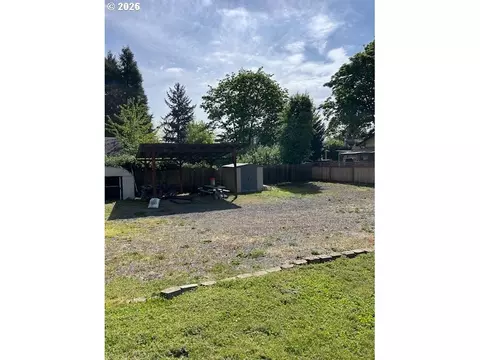Exterior - 106 Hansen Ln, Eugene, OR 97404 photo 7 of 12
