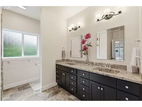 Bath - 106 Hansen Ln, Eugene, OR 97404 photo 1 of 3