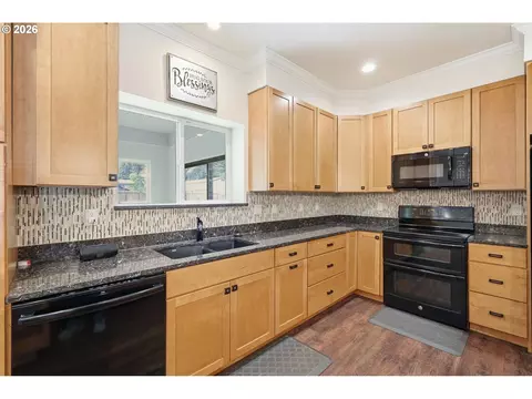 Kitchen - 106 Hansen Ln, Eugene, OR 97404 photo 4 of 5