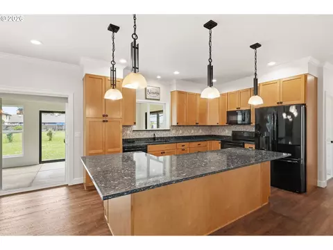 Kitchen - 106 Hansen Ln, Eugene, OR 97404 photo 2 of 5