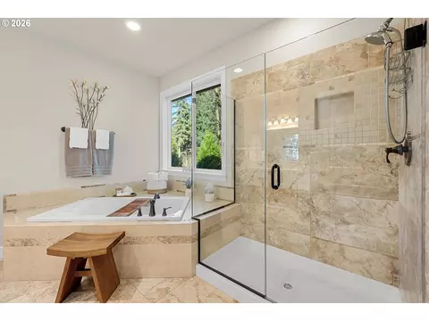 Bath - 3544 SE Deer Creek Way, Gresham, OR 97080 photo 2 of 5