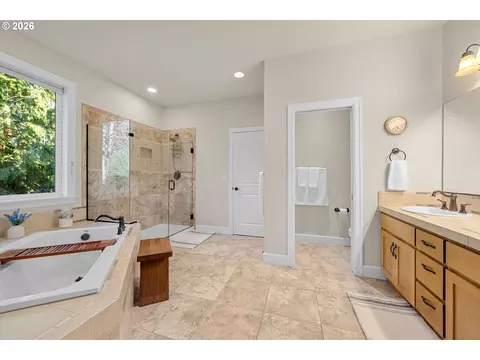 Bath - 3544 SE Deer Creek Way, Gresham, OR 97080 photo 3 of 5