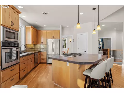 Kitchen - 3544 SE Deer Creek Way, Gresham, OR 97080 photo 5 of 6