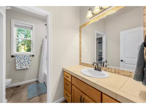 Bath - 3544 SE Deer Creek Way, Gresham, OR 97080 photo 5 of 5