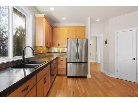 Kitchen - 3544 SE Deer Creek Way, Gresham, OR 97080 photo 6 of 6