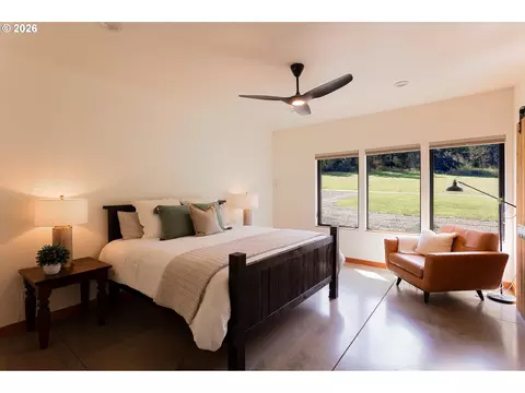 Bedroom - 85535 Lancer Ln, Eugene, OR 97405 photo 1 of 5