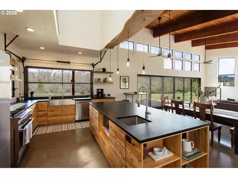 Kitchen - 85535 Lancer Ln, Eugene, OR 97405 photo 4 of 5