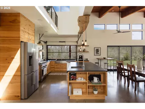 Kitchen - 85535 Lancer Ln, Eugene, OR 97405 photo 1 of 5