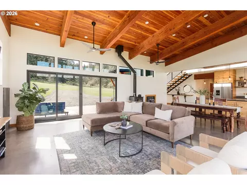 Living - 85535 Lancer Ln, Eugene, OR 97405 photo 2 of 6