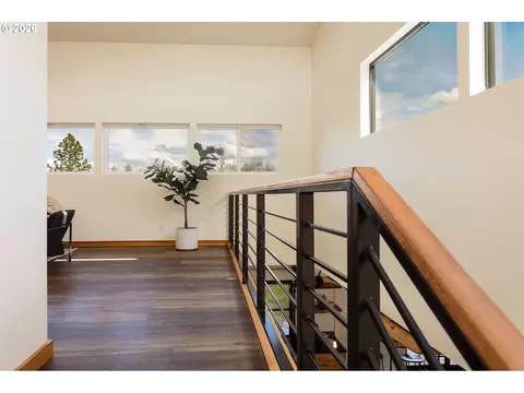 Entry Way - 85535 Lancer Ln, Eugene, OR 97405 photo 4 of 5