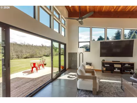 Living - 85535 Lancer Ln, Eugene, OR 97405 photo 3 of 6