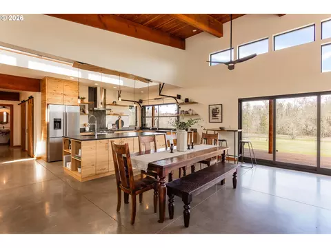 Dining - 85535 Lancer Ln, Eugene, OR 97405 photo 2 of 3