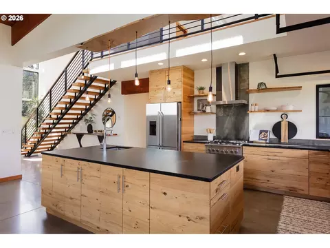 Kitchen - 85535 Lancer Ln, Eugene, OR 97405 photo 2 of 5