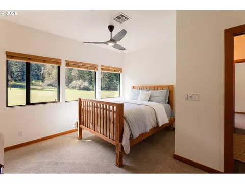 Bedroom - 85535 Lancer Ln, Eugene, OR 97405 photo 3 of 5