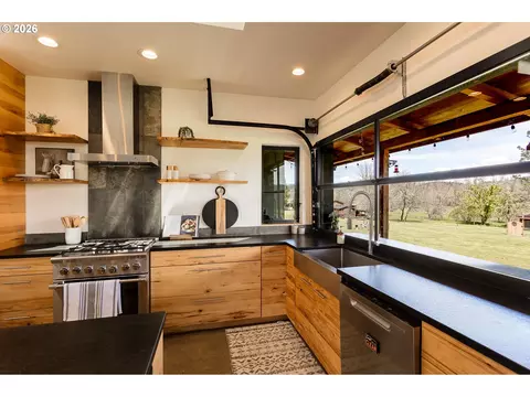 Kitchen - 85535 Lancer Ln, Eugene, OR 97405 photo 3 of 5