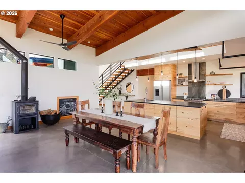 Dining - 85535 Lancer Ln, Eugene, OR 97405 photo 3 of 3
