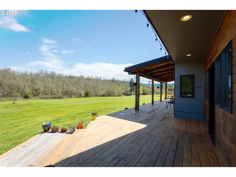 Exterior - 85535 Lancer Ln, Eugene, OR 97405 photo 5 of 10