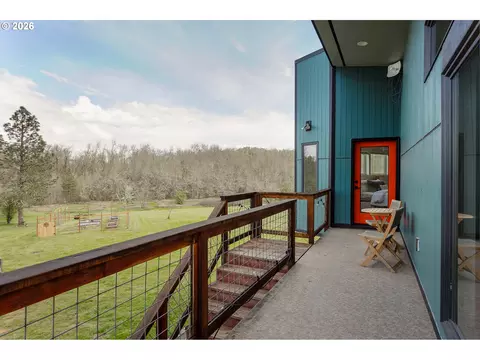 Exterior - 85535 Lancer Ln, Eugene, OR 97405 photo 4 of 10