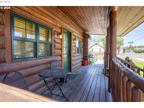 306 NW 1st St, Enterprise, OR 97828